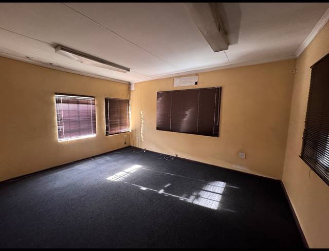 283M² WAREHOUSE TO LET IN RED HILL